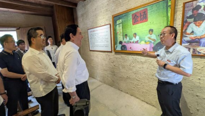 马英九访习近平“最牵挂乡镇”赞有古意　两人意外“同框”