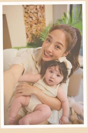 鬼鬼突晒混血萌娃 否认“女儿首露面”