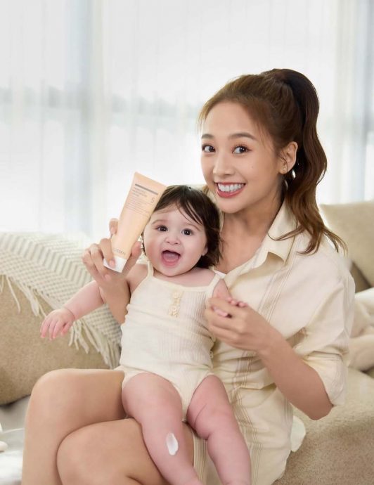 鬼鬼突晒混血萌娃 否认“女儿首露面”