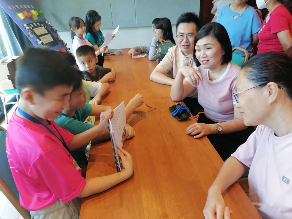 黄碧云：点燃孩子的阅读热情，需家长陪伴共读维护。