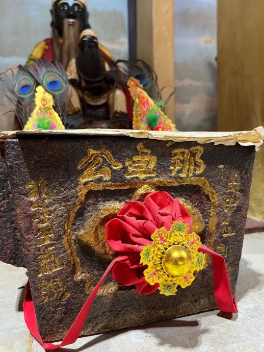 (10/6见报)大都会/异宗求同/适耕庄热浪沙滩哪督公古庙/14图