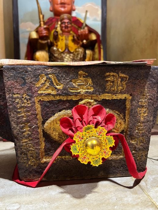(10/6见报)大都会/异宗求同/适耕庄热浪沙滩哪督公古庙/14图