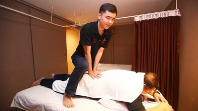 特职世界 | 盲人手机App是黄锦盛的眼  视障按摩师 活在“两点一线” 