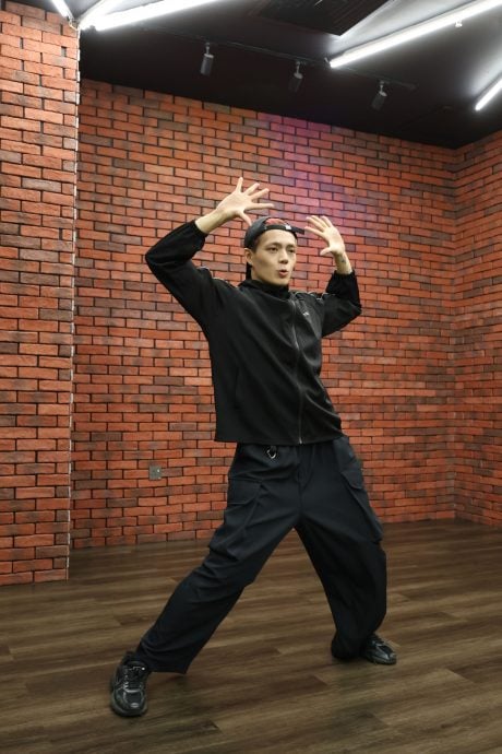 （25/6见报）特职世界-编舞家颜育浚/8图