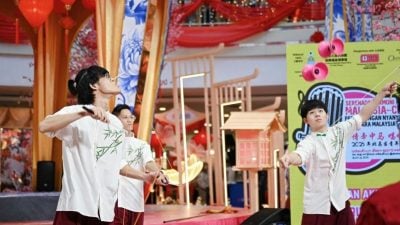 乐活频道 | 代代学子巧扯传奇    传统空竹化铃飞扬 