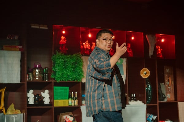 （27/6见报）大都会/社区精彩主文：独角双戏：澳门篇《二月廿九》与《麻麻烦烦麻鬼烦》 
