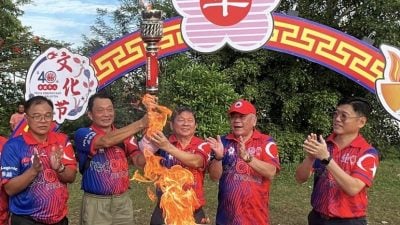 文化节火炬礼反应冷淡· 吴添泉林家全开声指责