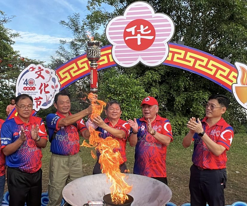 (全国版)文化节火炬礼反应冷淡·吴添泉林家全开声指责