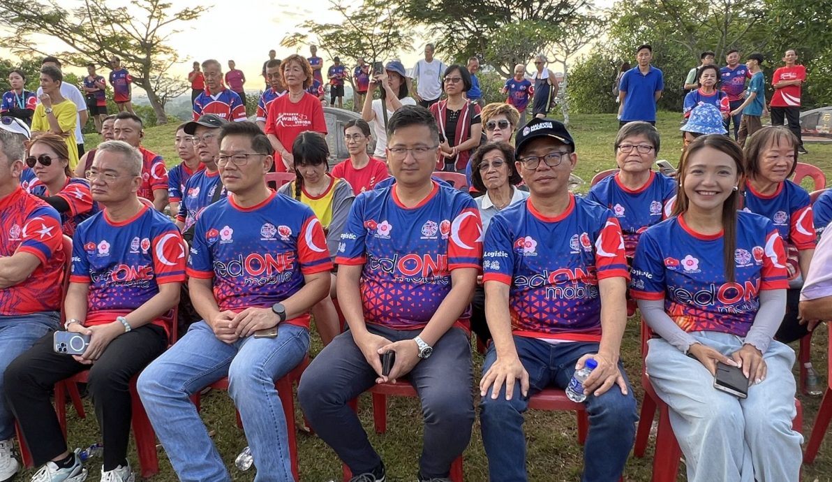 (全国版)文化节火炬礼反应冷淡·吴添泉林家全开声指责