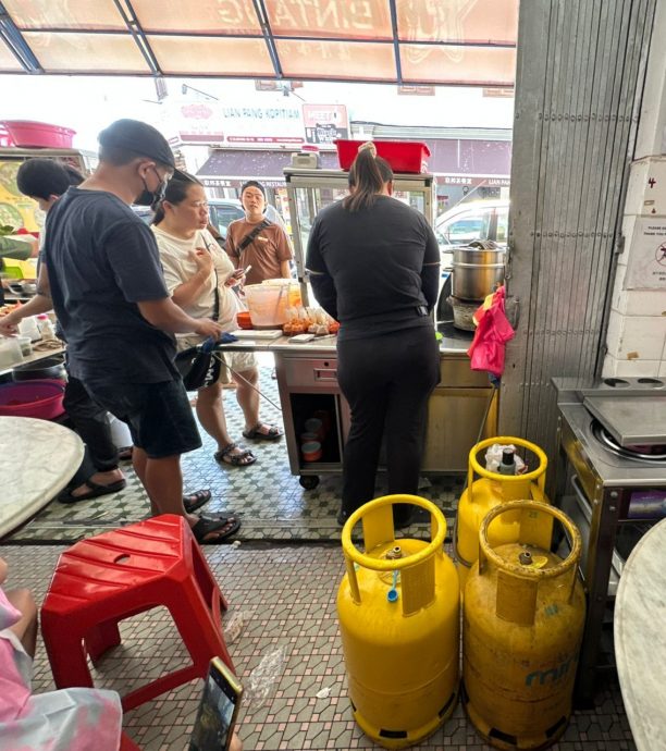 （全国版）黄守群呼吁发官方通告列出细节 给业者宽限期申请准证