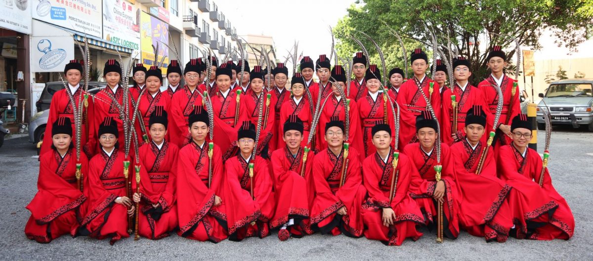 (古城封底主文)张雅山服务精神奖