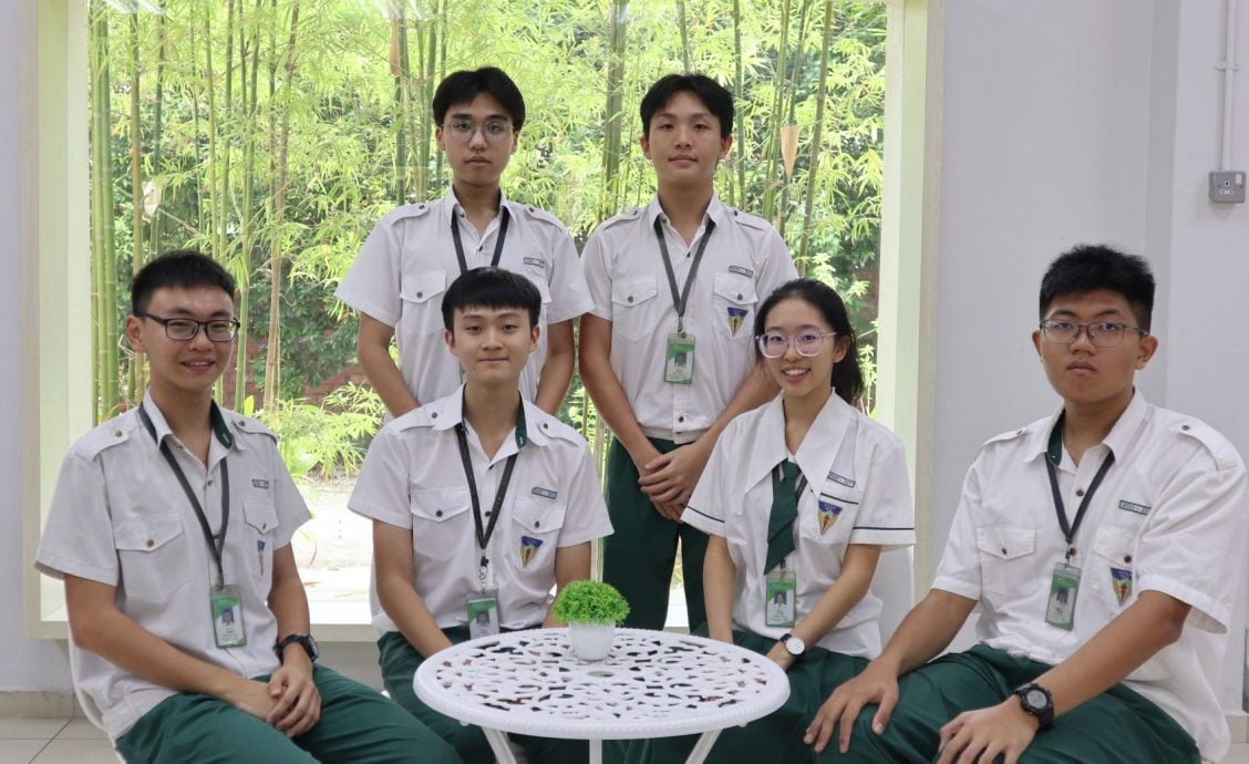 (古城封底主文)张雅山服务精神奖