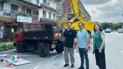 居民告别“生锈水”   仙丹组屋更换水槽