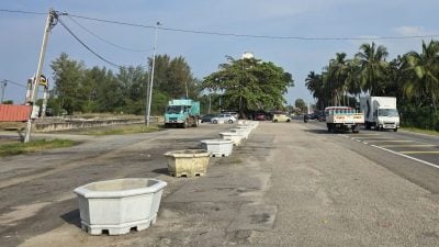 置大花盆阻摆档   吉里望大路整顿路边摊