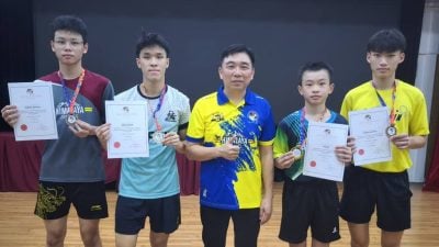 甲乒乓球少年锦标赛  12岁许伟耀勇夺双冠王