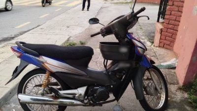 摩托与车相撞   少年男骑士亡