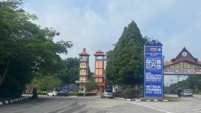 甲城门牌楼旁停车场   7月起征收停车费