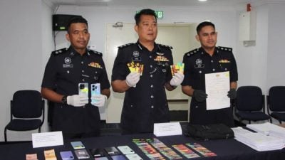 警扣2男子 起逾60银行卡   捣破非法放贷集团