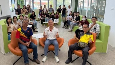 邱培栋建议官企挂牌公司履责   应设奖学金助落榜优秀生