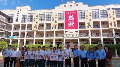 振忠阁颁5万助学金   资助10培中生学费