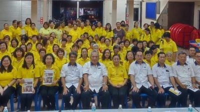 马华亚罗牙也区会妇女组开大会   28女党员获颁勤奋奖