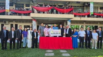 5国州议员捎佳音   培中校庆获拨12万
