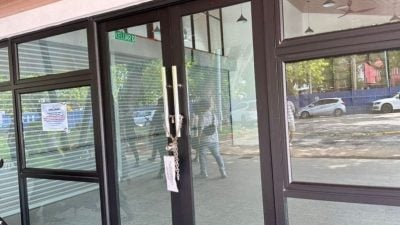 关闭1年半提升 泳池重开1个月又关