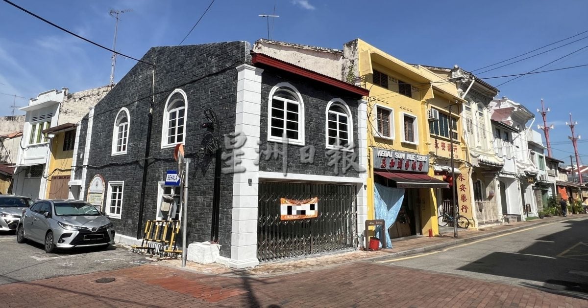 （古城第三版主文）观音亭街门牌一号的“欧式风格”建筑外墙石砖终于拆了