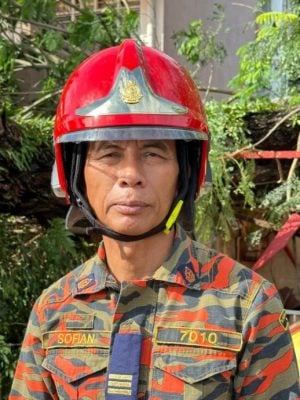 (古城第二版副文))50呎大树倒下 击中神龛车房休旅车