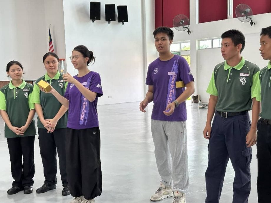澳门大学郑裕彤书院12名学生与导师到马六甲进行“马六甲义工服务计划”