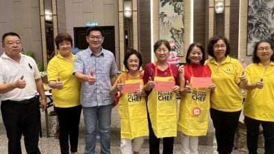 林万锋：面对面交流日渐减少   裹粽拉近亲子关系
