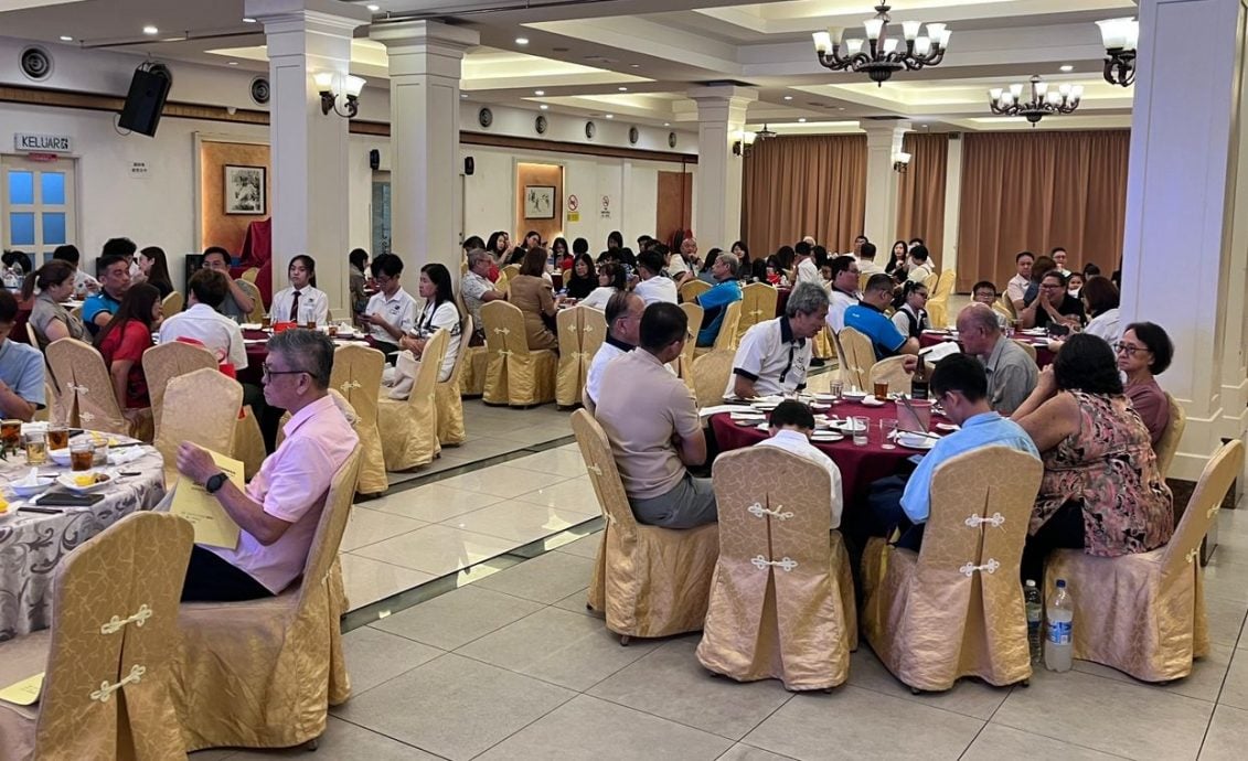 （古城第四版主文）甲五金机械建材磁商联合会会员大会