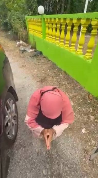 （大北马）2名5岁女童疑在网球训练中多次未能掌握动作被老师鞭打留下鞭痕