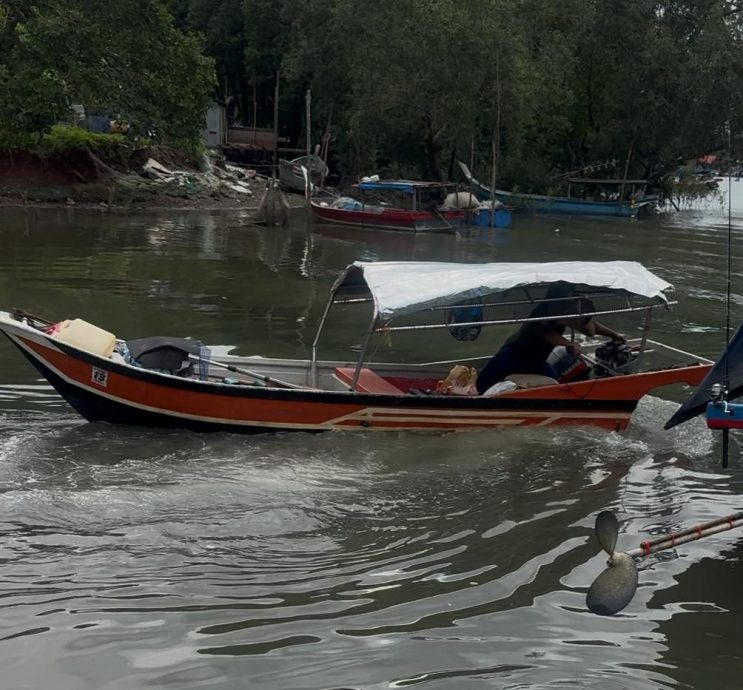 （大北马）2名舵手船上进行毒品包装时被捕，2人成功逃脱。