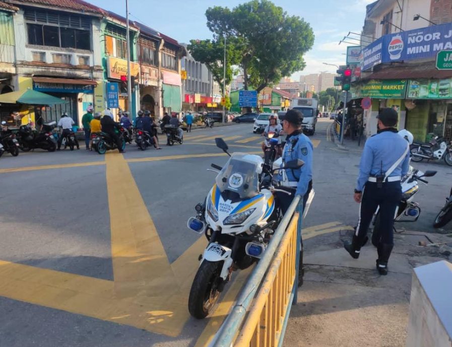 （大北马）5路段禁停车10天执法拖吊6车，市政厅开60罚单锁车轮169次