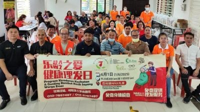 七里香办慈善活动   6美发师参与义剪