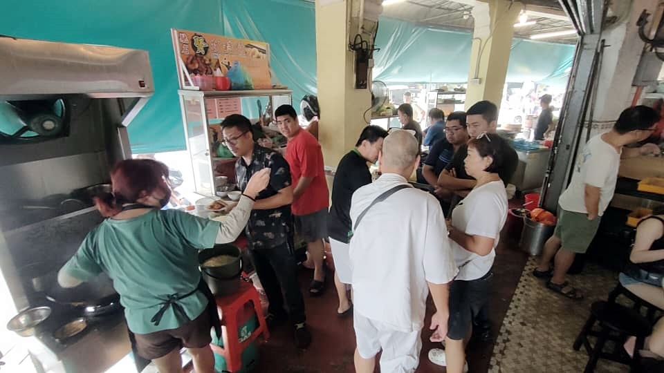 (大北马)冠军炒粿条人气火爆 等一小时半才能吃到