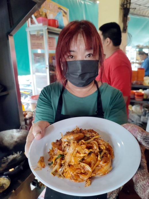 (大北马)冠军炒粿条人气火爆 等一小时半才能吃到