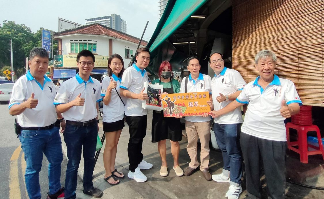 (大北马)冠军炒粿条人气火爆 等一小时半才能吃到