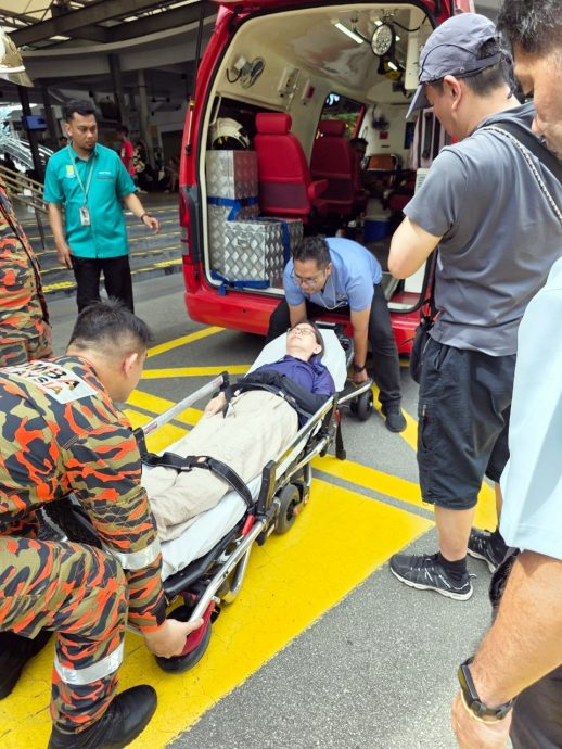 (大北马)升旗山树枝掉落砸伤 中国女游客送院