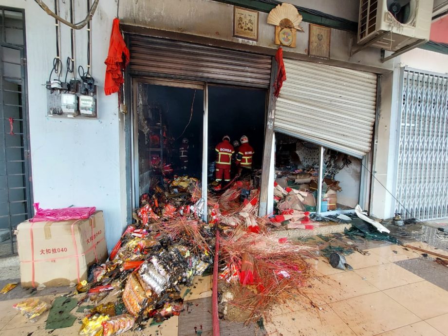 (大北马)峇眼色海神料店失火烧毁