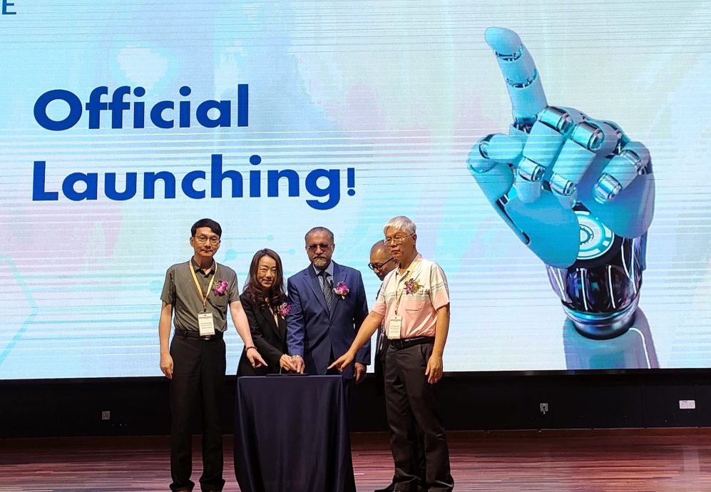 手机里许多部件来自槟 佳日星:续朝工业科技迈进