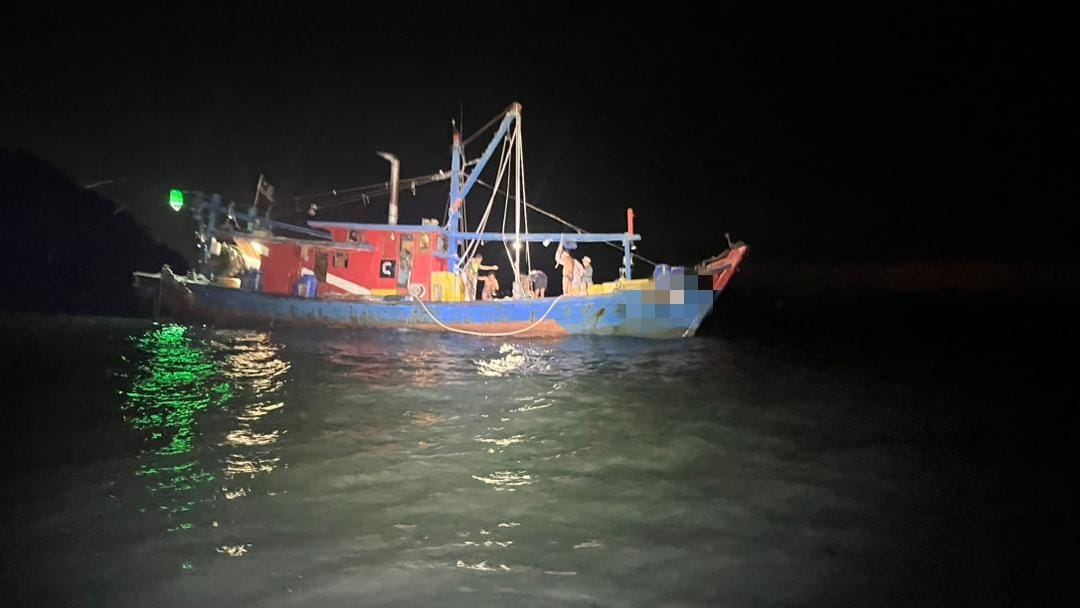 （大北马）拖网渔船浅海捕鱼被拦，船上海产全遭充公