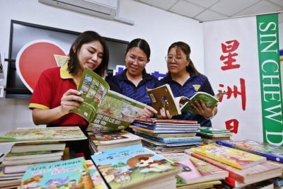 星洲“希望阅读计划”   200本书赠美湖培英小学