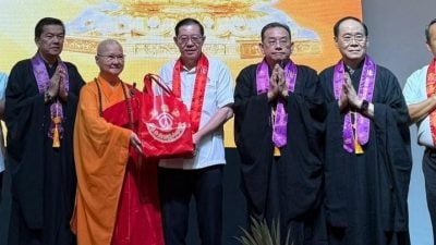 槟州开明开放   林冠英：欢迎来槟办宗教活动