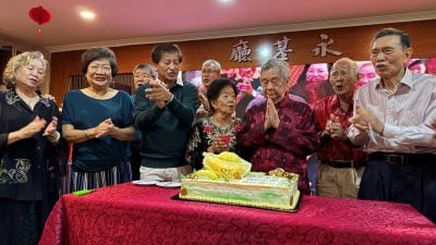 槟人民文化协会庆周年   为指挥苏照雄庆生