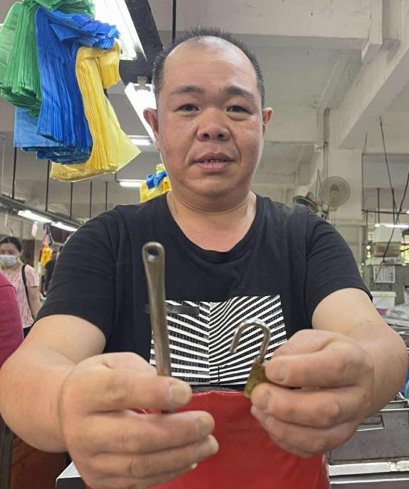 (大北马)槟岛多巴刹惊现偷鱼鸡贼,峇都兰樟巴刹被偷4次