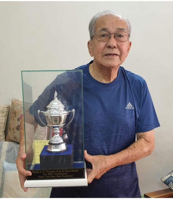 （大北马）槟羽总百年庆典 各时代名将借出奖杯奖牌公开展示