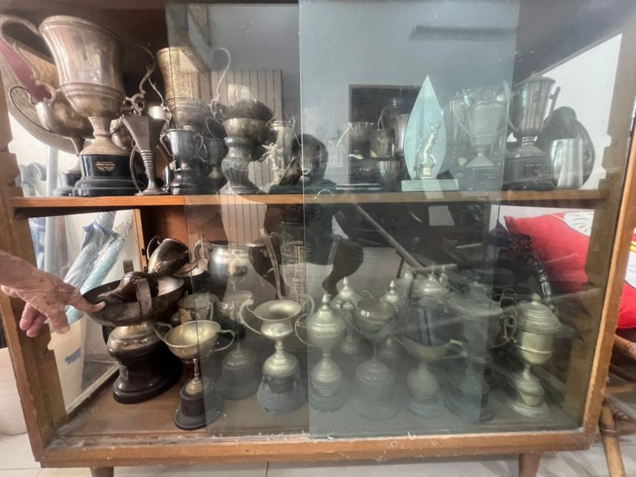 （大北马）槟羽总百年庆典 各时代名将借出奖杯奖牌公开展示