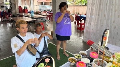 兄弟在妈妈丧礼中破冰 母爱遗泽重修关系